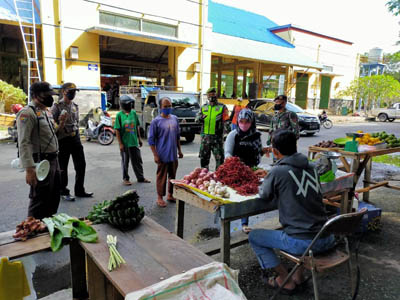  Antisipasi Penyebaran Covid-19 TNI dan Polri Patroli di Pasar Tradisional Belantik
